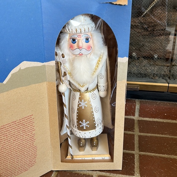 Rare! Vintage 1996 Old World Nutcracker Village  16" White & Gold Winter Santa - Picture 2 of 11